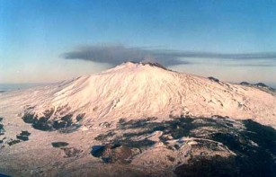 ETNA – Attivita’ stromboliana da ‘pit crater’ del Sud-Est
