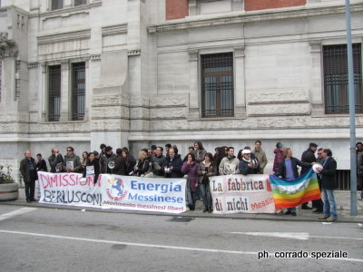 POPOLO VIOLA A MESSINA – “Menu del giorno: dimissioni”