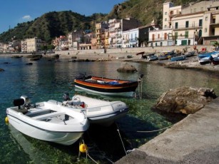 GIARDINI NAXOS – Ristrutturazione Liceo Caminiti, nominati i componenti tecnici ed ammnistrativi