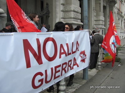 MESSINA – “No alla guerra!”: Presidio davanti alla Prefettura