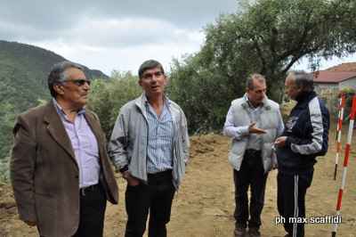 BROLO – Avviati i lavori di consolidamento del costone collinare nell’area della popolosa frazione di Lacco “alto”.