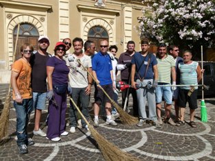 PATTI PULITA – Volonari in azione… il primo è Mauro Aquino