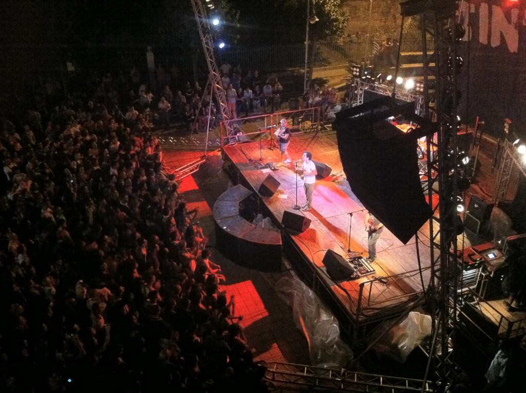 Piraino – Ottimo concerto dei Tinturia che chiude in bellezza l’estate pirainese.