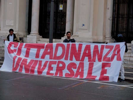 “Otro mundo es posible” – In centinaia manifestano per le vie di Messina