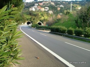 AUTOSTRADA – Il Cas promette: Oggi il doppio senso di circolazione nelle gallerie