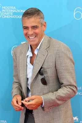 CoffeeBreak – George Clooney rivela: “Mi sono fatto il lifting ai testicoli”