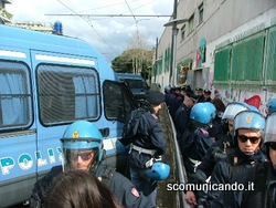 Teatro Pinelli addio! –  Imponente blitz delle forze dell’ordine a Messina stamani
