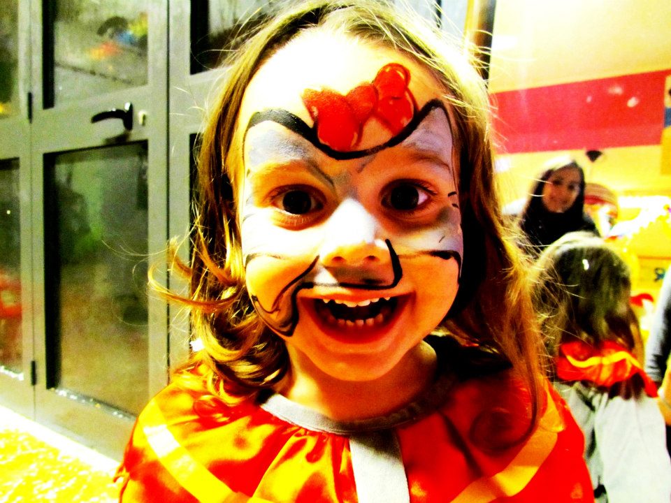“CARNEVALINO MATTO” – Roberta premiata dalle principesse Aurora, Alessandra e Martina.