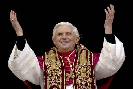 Benedetto XVI  – Si dimette, lascerà il pontificato il 28 febbraio