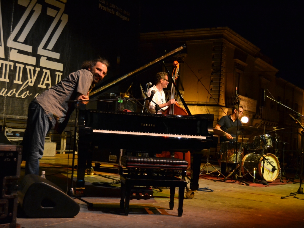 EVENTI – Stefano Bollani chiude il Vittoria Jazz Festival music & cerasuolo wine