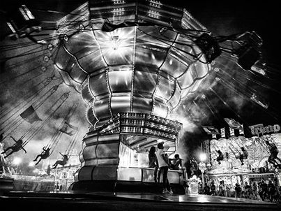 LA BELLA FOTO – “Una notte un Luna Park”. Lo scatto è di Alessandro Biggi