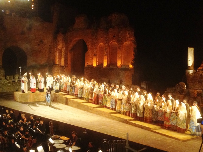 TAORMINA – Successo di pubblico della Stagione lirica di Enrico Castiglione: 21 mila spettatori al Teatro Antico