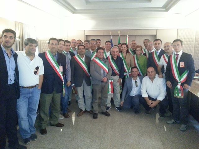 TAGLI AI COMUNI – Sindaci in piazza a Palermo