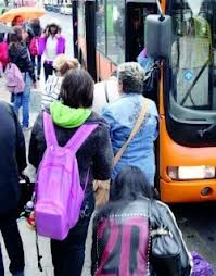 Trasporto scolastico a Brolo –  Con una “family Card” il comune si prende in carico i costi.