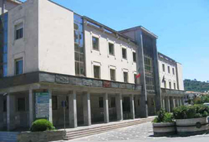 NICOSIA – Chiude il Tribunale, comune proclama lutto