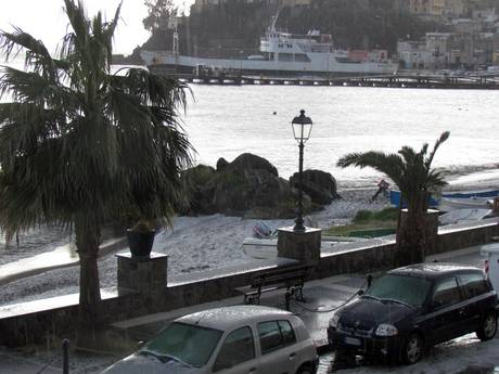 LIPARI – Taxi incendiato, colletta per acquisto