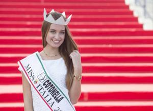 MISS ITALIA – Box con fotografia della 19enne Giulia Arena, vincitrice della 74esima edizione