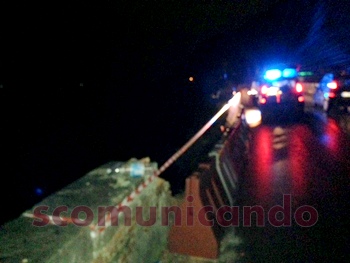 IL BUCO – Viene giù un “pezzo” di Ponte Naso