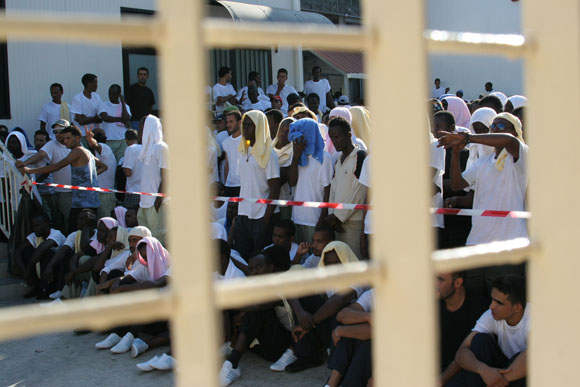 IL CASO LAMPEDUSA – Cosa ci sarà dietro?