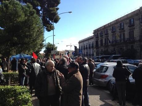 PALERMO – Dipendenti regionali in piazza