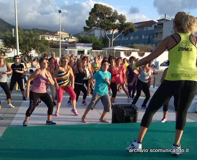 Zumba Sul Moletto – A Brolo il fenomeno dell’estate diventa “virale”