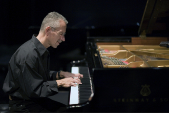 Keith Jarrett – Il genio e l’arte dell’improvvisazione.