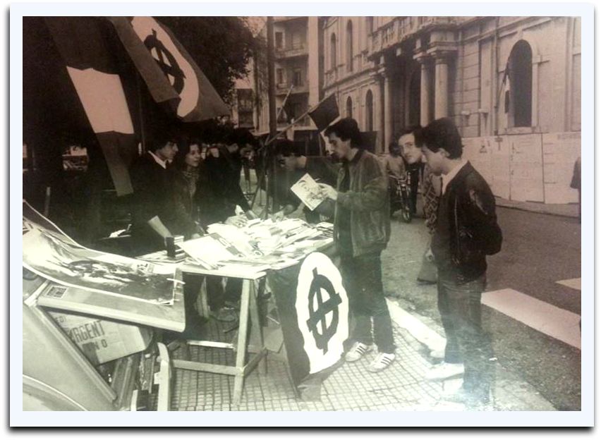 TEMPI & FOTO – Erano quelli del banchetto di libri “non conformi”