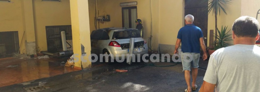 Brolo – Auto in fiamme