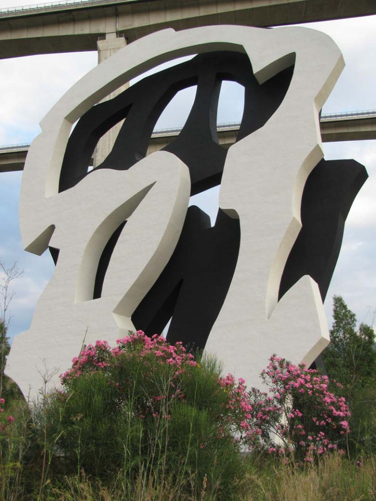 FIUMARA D’ARTE – Continua la rigenerazione delle sculture