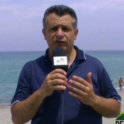 Distrazioni fatali – Gli “rubano” la telecamera durante la conferenza stampa