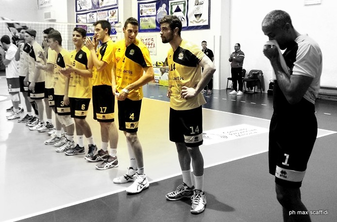 Saluti Sotto Rete – Quello della Volley Brolo a Carmelo Muscarà