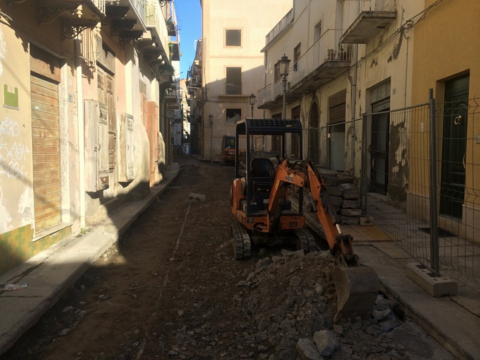 Patti – Il disappunto del sindaco sullo stop dei lavori in piazza Niosi