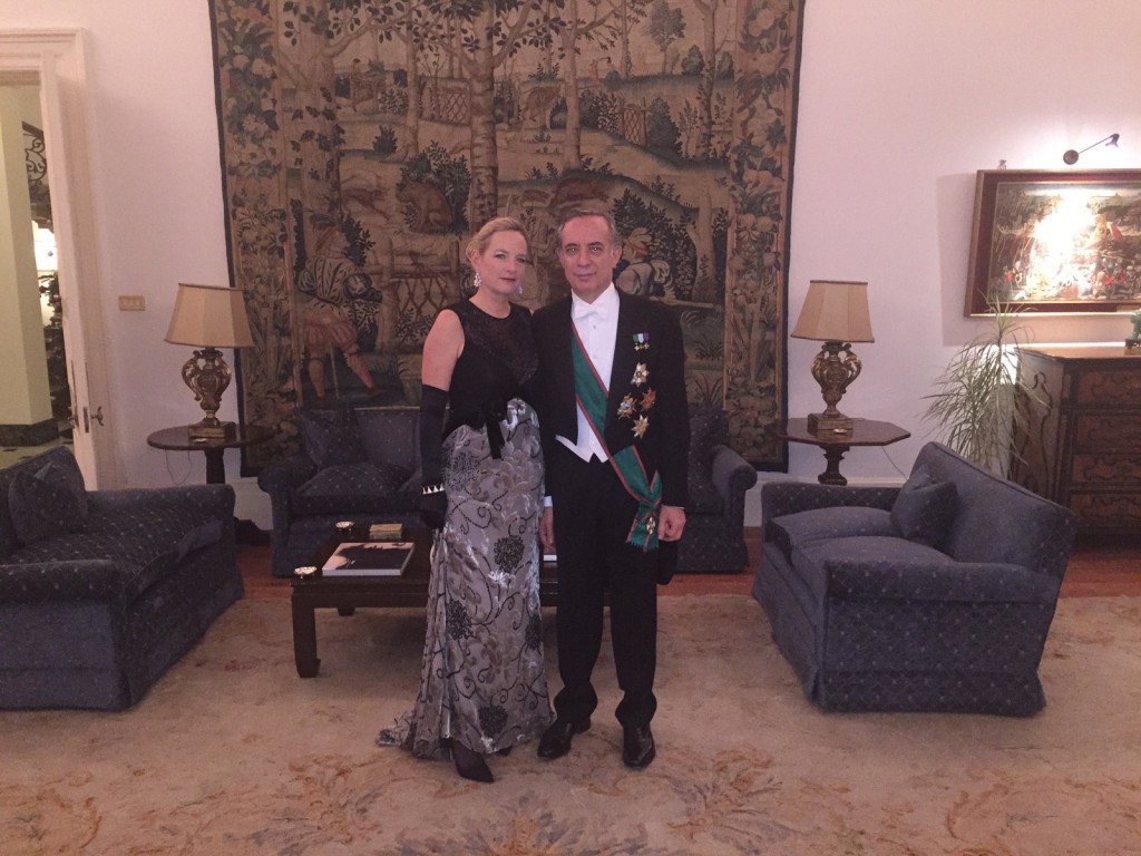 LONDRA – L’Alta Moda italiana di Michele Miglionico a Buckingham Palace