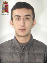 BARCELLONA P.G. – Sorpreso a disfarsi di hashish