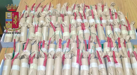 MESSINA – Fucile a canne mozze sui tetti dell’isolato 13 e sequestro di botti