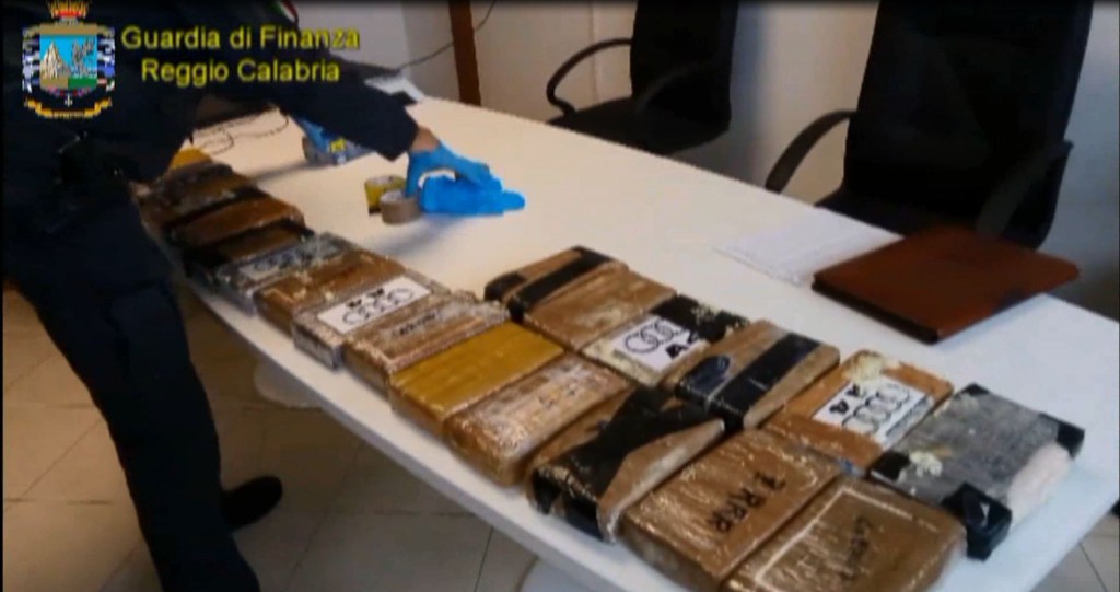 GIOIA TAURO – Sequestrati 168 kg di cocaina purissima al porto di Gioia Tauro