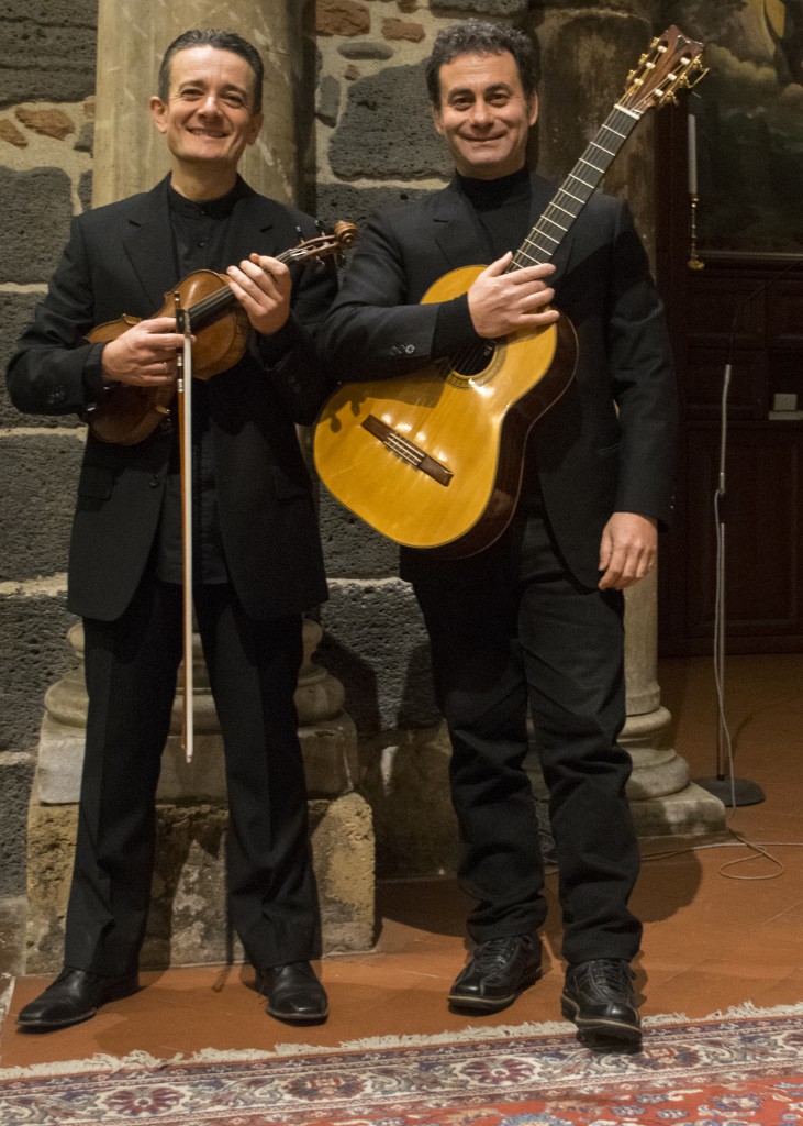 VILLAFRANCA TIRRENA – Il Duo Paganini apre la mostra At…traverso