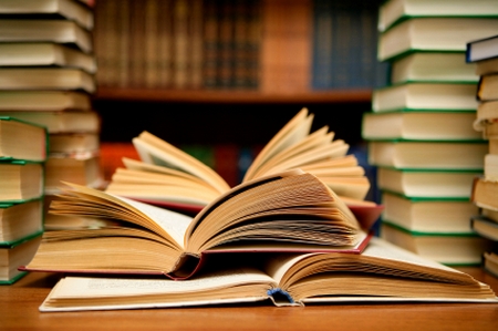 REGGIO CALABRIA – Il libro simbolo di cultura. Prof. Villari inaugura nuova biblioteca del Classico
