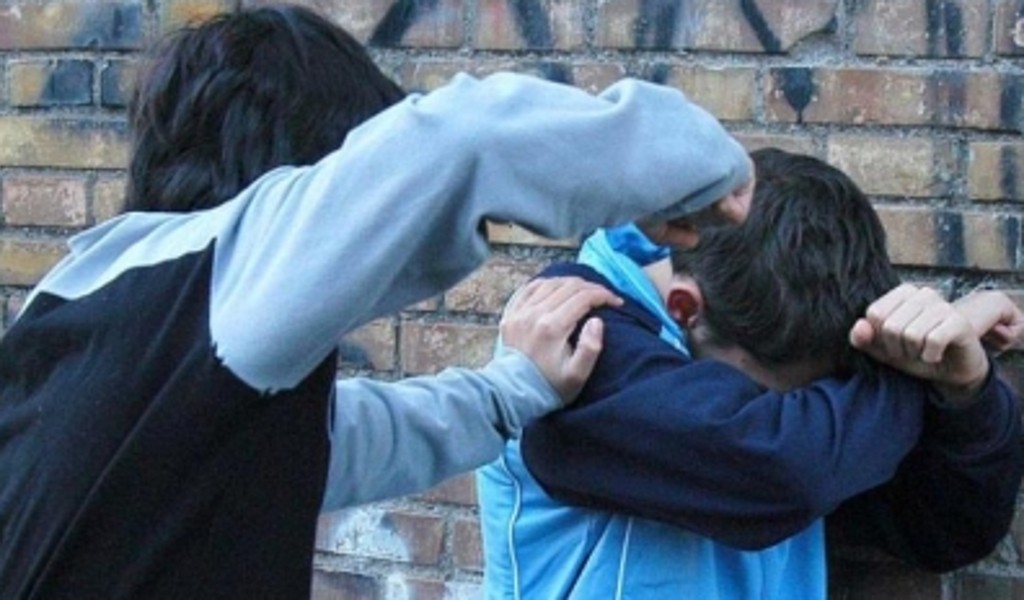 BULLISMO – Aggredisce ragazza a Siracusa, denunciata 16enne