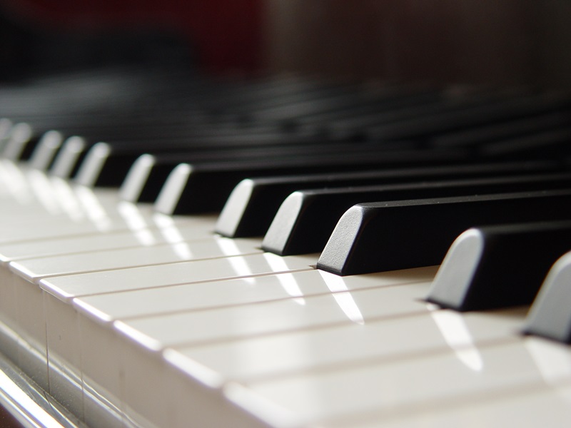 REGGIO CALABRIA – Scarcella protagonista del concerto “In due: io e il piano”