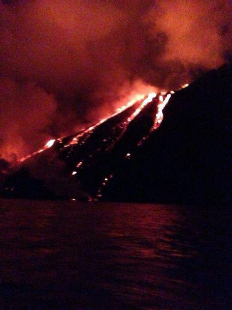 CAPODANNO – Turisti su cratere Stromboli
