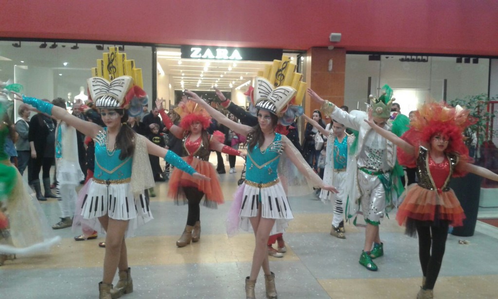 PALERMO – Maschere colorate e facce di cartapesta grande successo al Conca D’Oro con il Carnevale di Sciacca