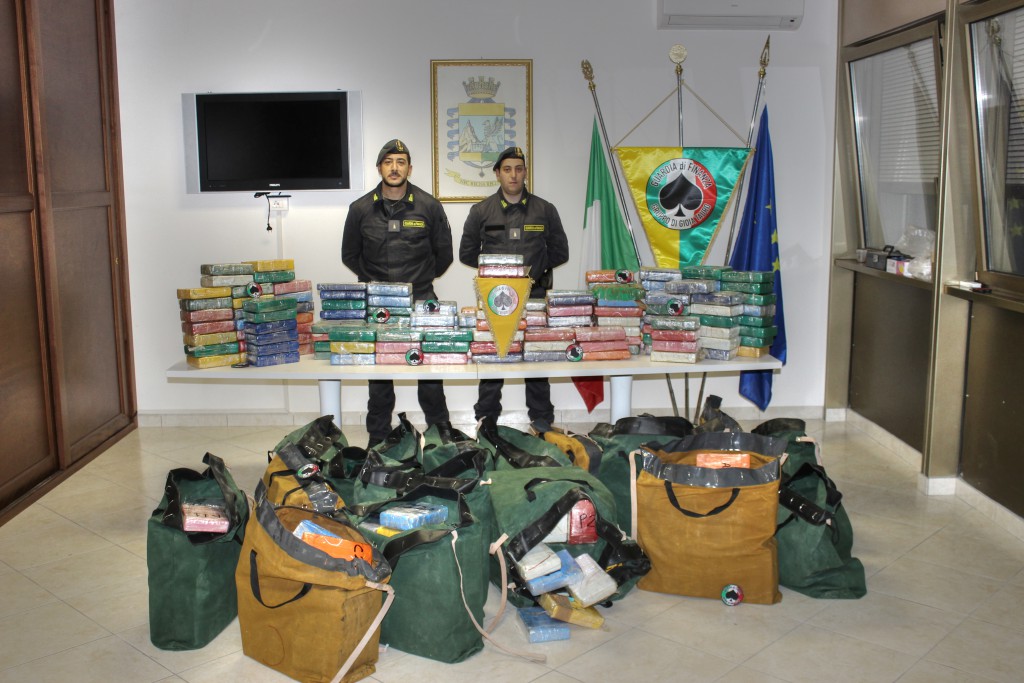 GIOIA TAURO – Maxi sequestro di cocaina al porto