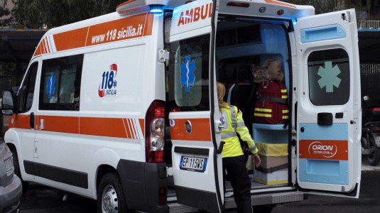 MILITELLO ROSMARINO – “Vola” dalle scale. Grave una donna