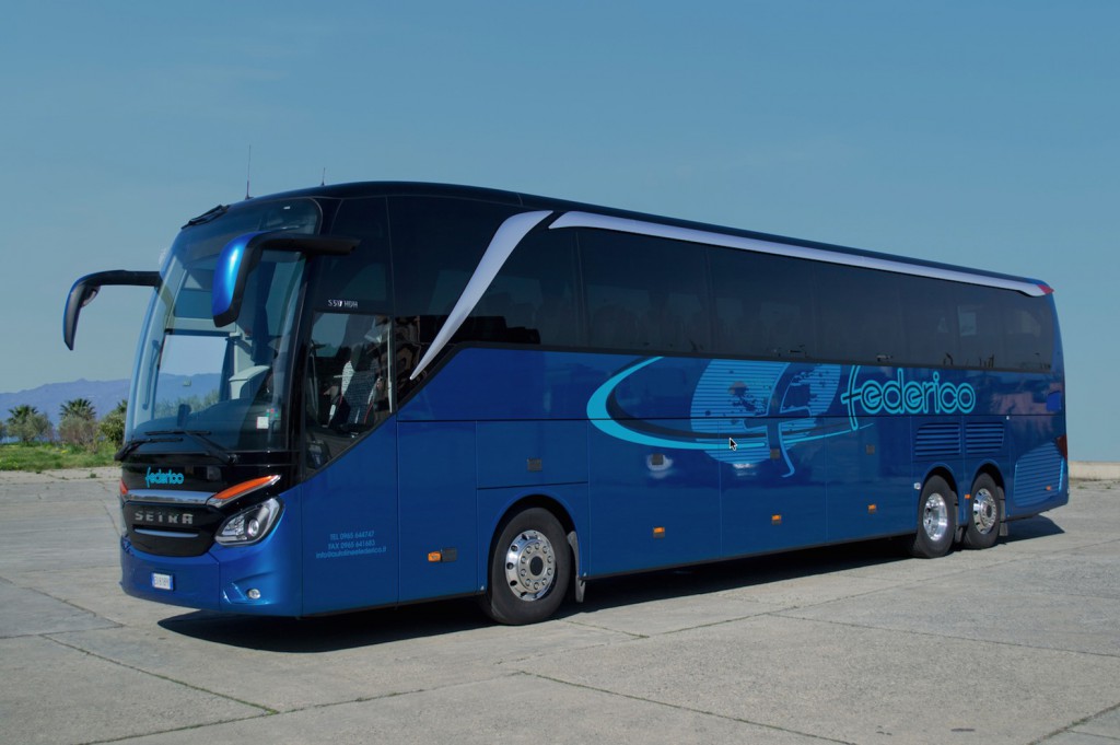 REGGIO CALABRIA – Locri, Incendio nel deposito di “Federico”: a fuoco 15 autobus