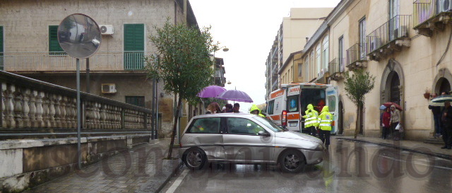 Carambole – Due incidenti a Brolo, complice l’asfalto viscido da pioggia