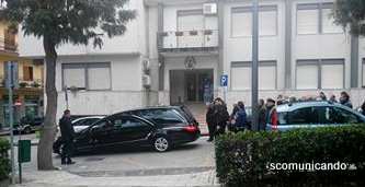 FUNERALI – L’ultimo abbraccio, di tanti, per Maria