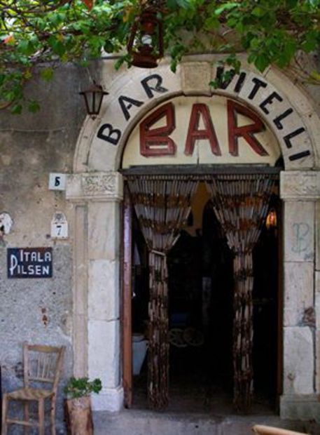 MOSTRE – Il cinema sopra Taormina al Bar Vitelli di Savoca