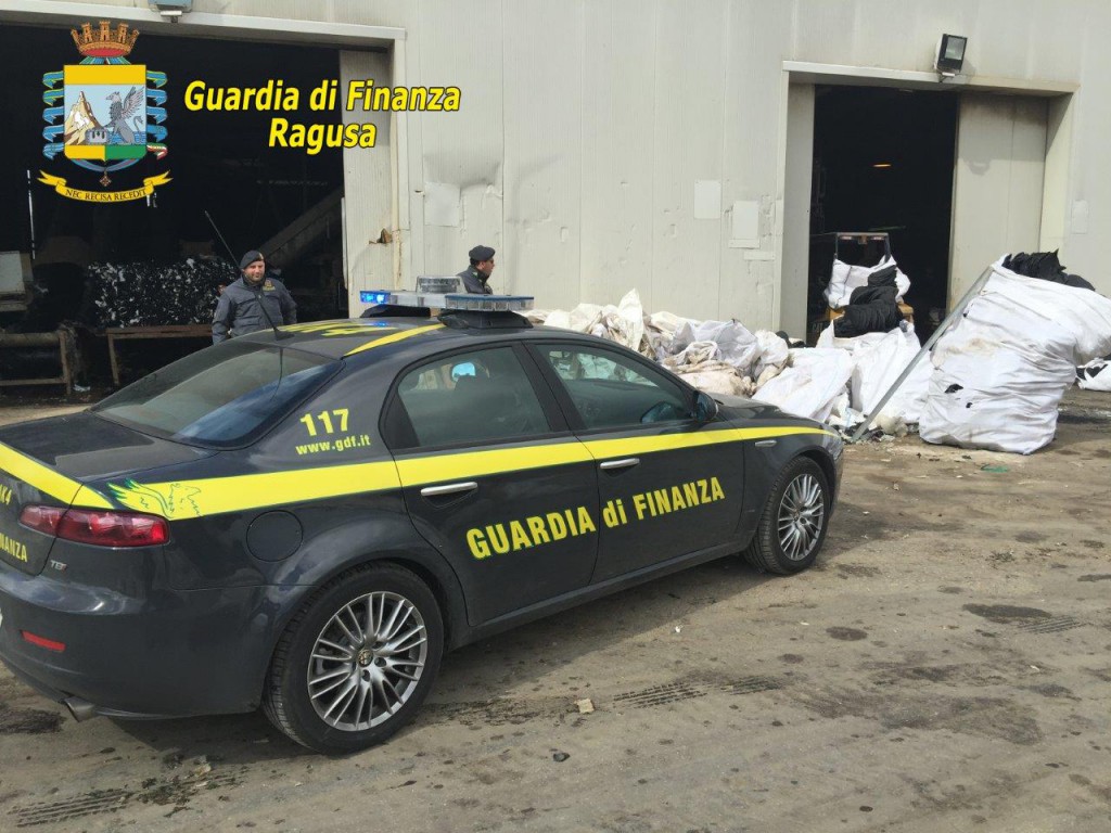 VITTORIA – Sequestrata azienda di recupero plastica