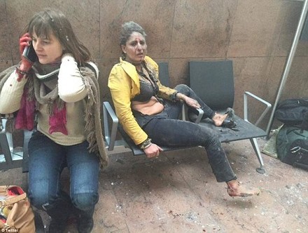 TERRORE A BRUXELLES – Bombe in aeroporto e metro. Una strage